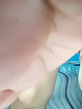 Snapshot of rrosevicky chatting on 10.17.25 rrosevicky online show from 10.17.25