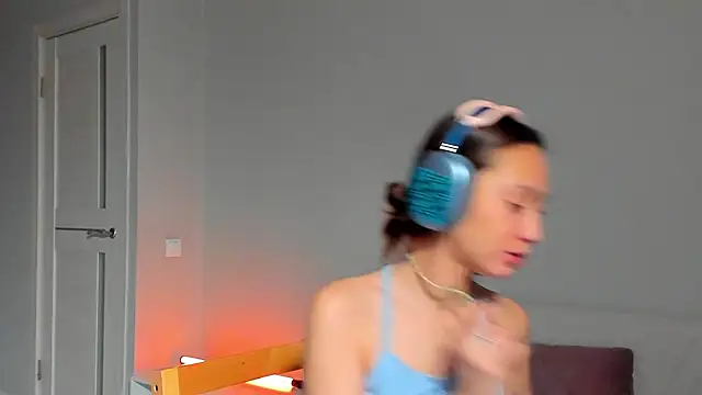 EllaSky xoxo online show from 12.28.24