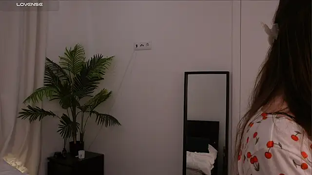 Lilly Colins online show from 01.18.25