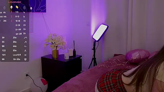 Lilly Colins online show from 02.24.25