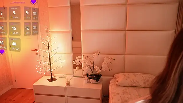 Lilly Colins online show from 07.12.26