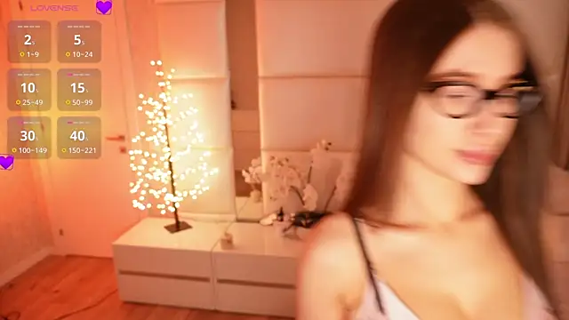 Lilly Colins online show from 07.25.26
