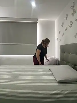 Snapshot of AntonellaAlondra4 chatting on 10.29.25 AntonellaAlondra4 online show from 10.29.25