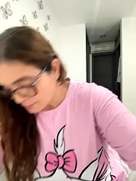 Snapshot of AntonellaAlondra4 chatting on 11.09.25 AntonellaAlondra4 online show from 11.09.25