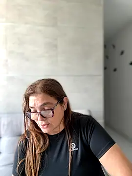 Snapshot of AntonellaAlondra4 chatting on 11.15.25 AntonellaAlondra4 online show from 11.15.25