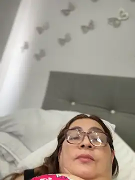 Snapshot of AntonellaAlondra4 chatting on 11.17.25 AntonellaAlondra4 online show from 11.17.25