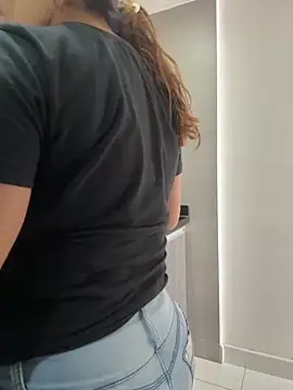 Snapshot of AntonellaAlondra4 chatting on 11.25.25 AntonellaAlondra4 online show from 11.25.25