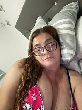 Snapshot of AntonellaAlondra4 chatting on 11.28.25 AntonellaAlondra4 online show from 11.28.25