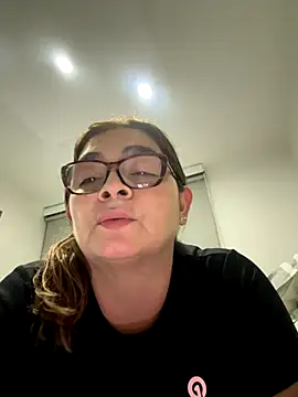 Snapshot of AntonellaAlondra4 chatting on 11.30.25 AntonellaAlondra4 online show from 11.30.25