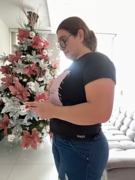 Snapshot of AntonellaAlondra4 chatting on 12.02.25 AntonellaAlondra4 online show from 12.02.25