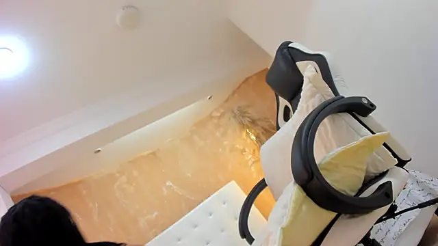 Snapshot of APRILL_FOXX chatting on 02.18.25 APRILL FOXX online show from 02.18.25