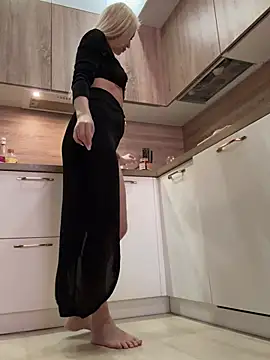 Snapshot of AdeleRoberts chatting on 02.05.25 AdeleRoberts online show from 02.05.25