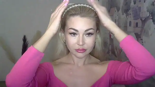 Snapshot of AdeleRoberts chatting on 02.12.25 AdeleRoberts online show from 02.12.25