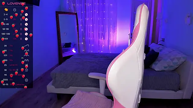 Snapshot of AdeleRoberts chatting on 11.10.25 AdeleRoberts online show from 11.10.25