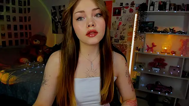 Snapshot of AkiraKatsu chatting on 12.21.25 AkiraKatsu online show from 12.21.25