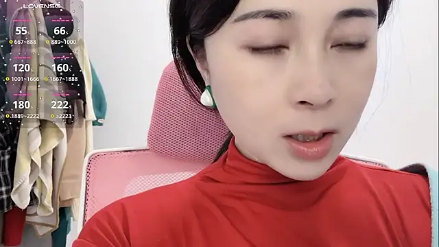 Snapshot of Qwi-V1 chatting on 01.20.25 Qwi-V1 online show from 01.20.25