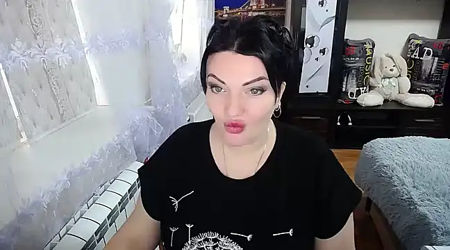 Snapshot of Lady_Boom_Wild_ chatting on 01.28.25 Lady Boom Wild online show from 01.28.25