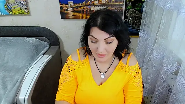 Snapshot of Lady_Boom_Wild_ chatting on 10.10.25 Lady Boom Wild online show from 10.10.25