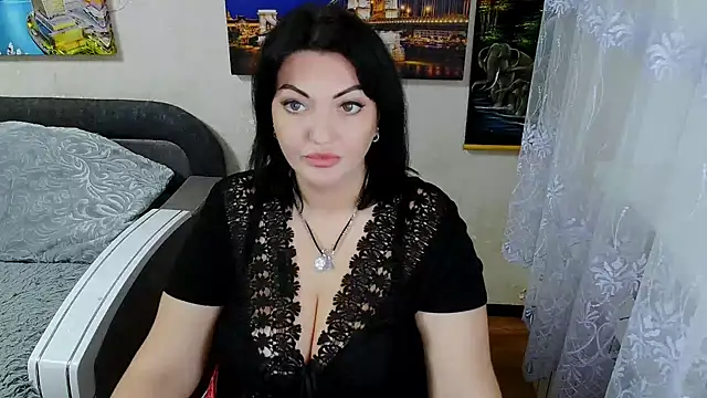 Snapshot of Lady_Boom_Wild_ chatting on 10.15.25 Lady Boom Wild online show from 10.15.25