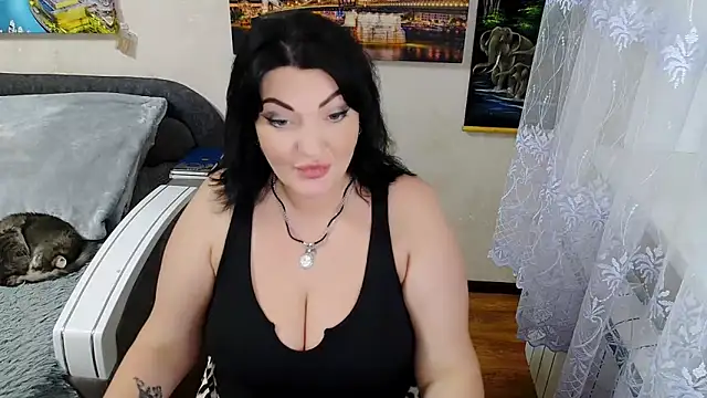 Snapshot of Lady_Boom_Wild_ chatting on 11.02.25 Lady Boom Wild online show from 11.02.25