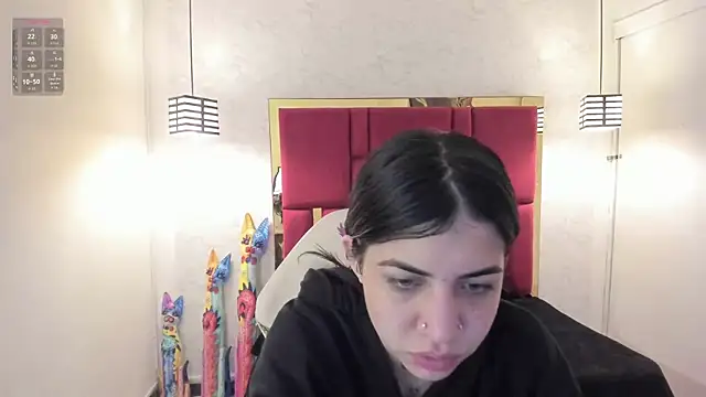 Snapshot of Violet_m chatting on 10.04.25 Violet m online show from 10.04.25