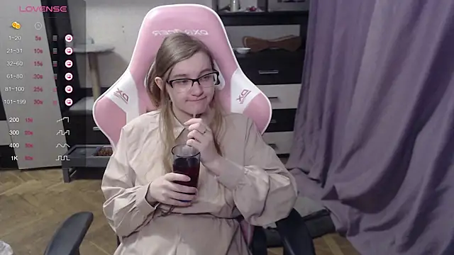 Snapshot of Tomato_Tease chatting on 03.08.25 Tomato Tease online show from 03.08.25