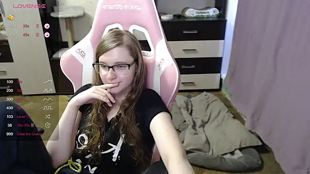 Snapshot of Tomato_Tease chatting on 10.06.25 Tomato Tease online show from 10.06.25