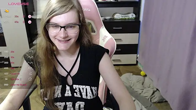 Snapshot of Tomato_Tease chatting on 10.16.25 Tomato Tease online show from 10.16.25