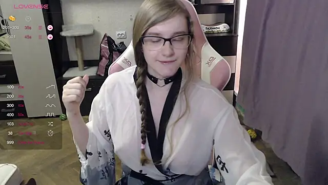 Snapshot of Tomato_Tease chatting on 10.21.25 Tomato Tease online show from 10.21.25