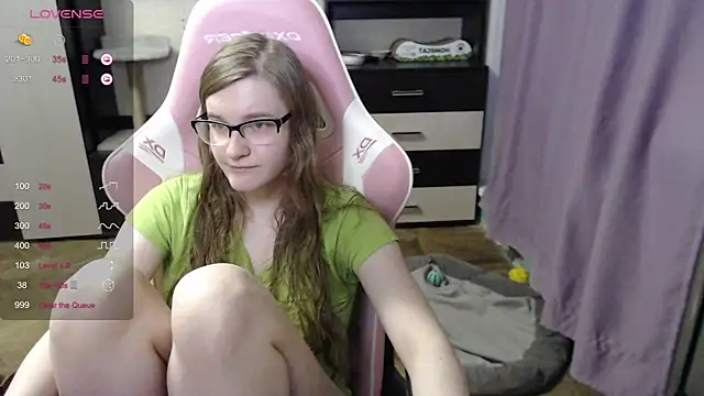 Snapshot of Tomato_Tease chatting on 10.29.25 Tomato Tease online show from 10.29.25