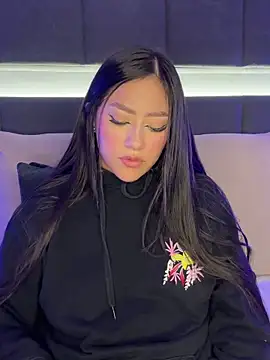 nicolle pierce online show from 02.05.25