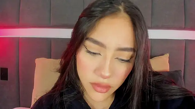 nicolle pierce online show from 10.03.25