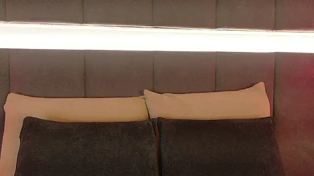 nicolle pierce online show from 11.24.25