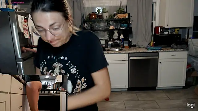 KSwonderland6 online show from 10.16.25