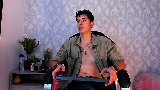 Snapshot of Dorianmistery2322_ chatting on 12.17.24 Dorianmistery2322 online show from 12.17.24