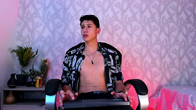 Snapshot of Dorianmistery2322_ chatting on 12.27.24 Dorianmistery2322 online show from 12.27.24