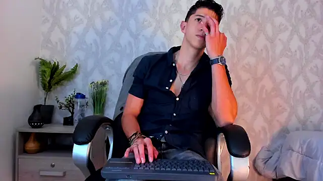 Snapshot of Dorianmistery2322_ chatting on 01.30.25 Dorianmistery2322 online show from 01.30.25