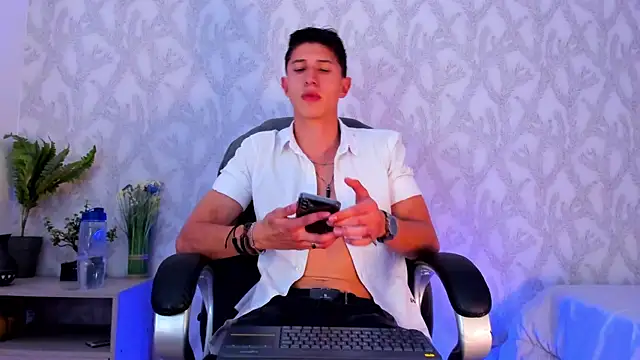 Snapshot of Dorianmistery2322_ chatting on 01.30.25 Dorianmistery2322 online show from 01.30.25