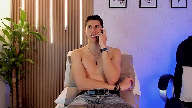 Snapshot of Dorianmistery2322_ chatting on 11.20.25 Dorianmistery2322 online show from 11.20.25