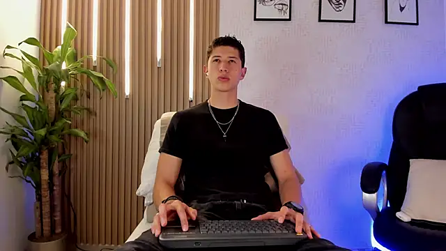 Snapshot of Dorianmistery2322_ chatting on 12.15.25 Dorianmistery2322 online show from 12.15.25