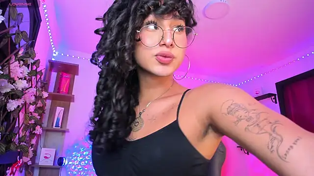 Snapshot of Heka_Prudence chatting on 02.21.25 Heka Prudence online show from 02.21.25