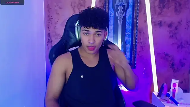 Snapshot of jamescurli_ chatting on 01.25.25 jamescurli  online show from 01.25.25