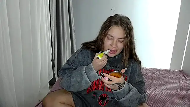 Snapshot of 96CHloe96 chatting on 12.12.24 96CHloe96 online show from 12.12.24