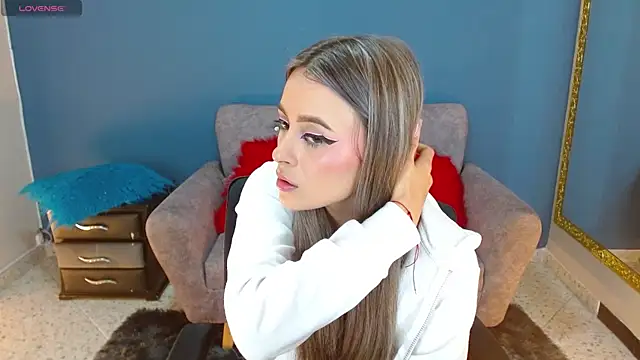 miacarperr1 online show from 01.20.25