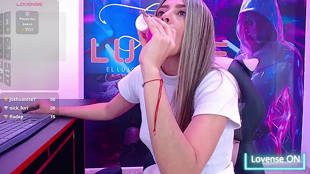 miacarperr1 online show from 02.11.25