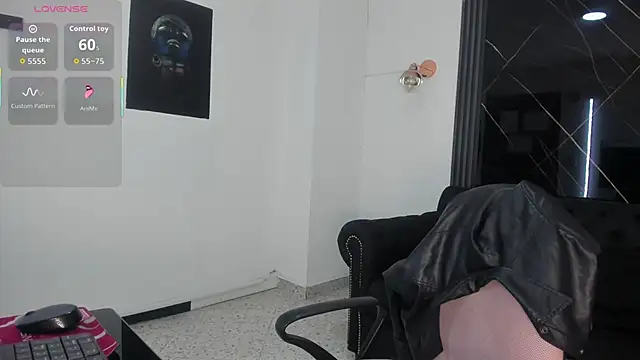 miacarperr1 online show from 02.13.26