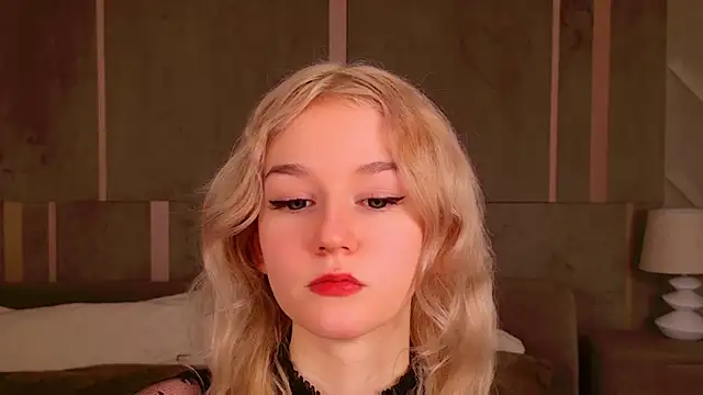 Snapshot of NaomiLoys chatting on 02.09.25 NaomiLoys online show from 02.09.25