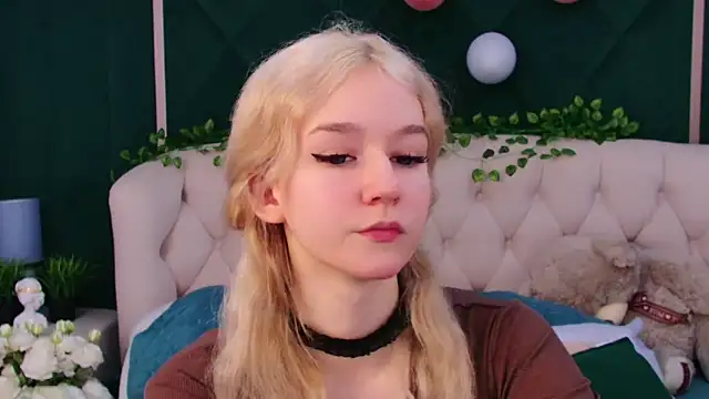 Snapshot of NaomiLoys chatting on 02.16.25 NaomiLoys online show from 02.16.25