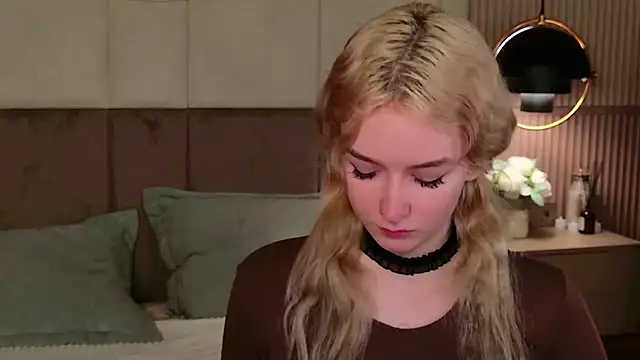 Snapshot of NaomiLoys chatting on 02.26.25 NaomiLoys online show from 02.26.25