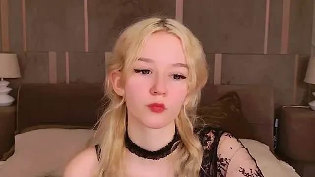 Snapshot of NaomiLoys chatting on 02.27.25 NaomiLoys online show from 02.27.25